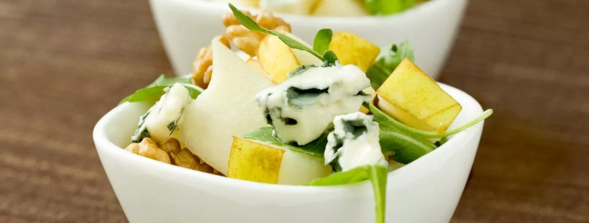 Salade de poire au roquefort avec Carte d'Or®