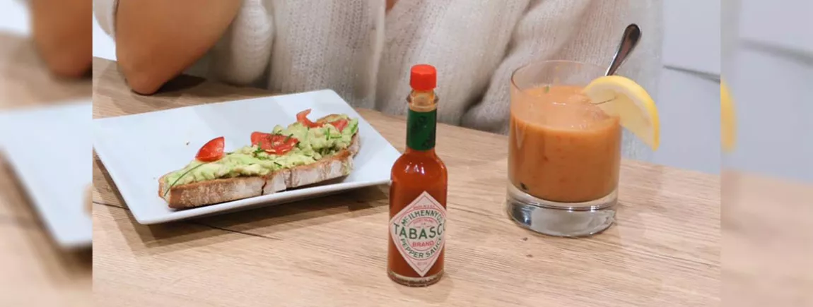 Gazpacho et Avocado Toast avec la sauce Tabasco® Rouge @JusteZoé Recette Tabasco Rouge Gazpacho et Avocado Toast Juste Zoé