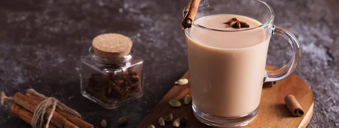 Un chai latte au thé noir