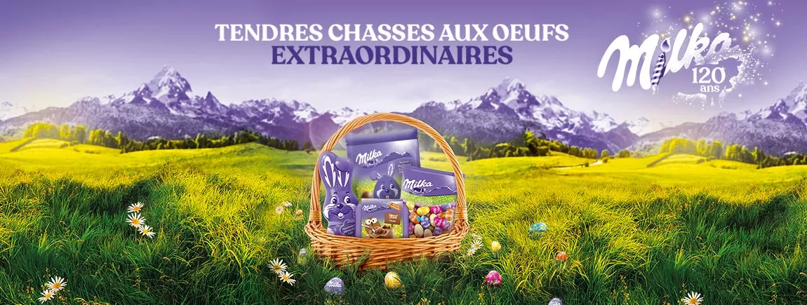 À Pâques, Milka® vous offre de tendres chasses aux œufs extraordinaires ! Dans un paysage Alpin un panier est rempli de chocolat Milka.