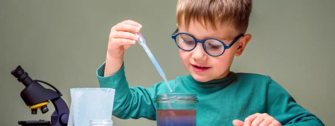 Enfants Faisant Des Expériences Scientifiques Et Ensemble De