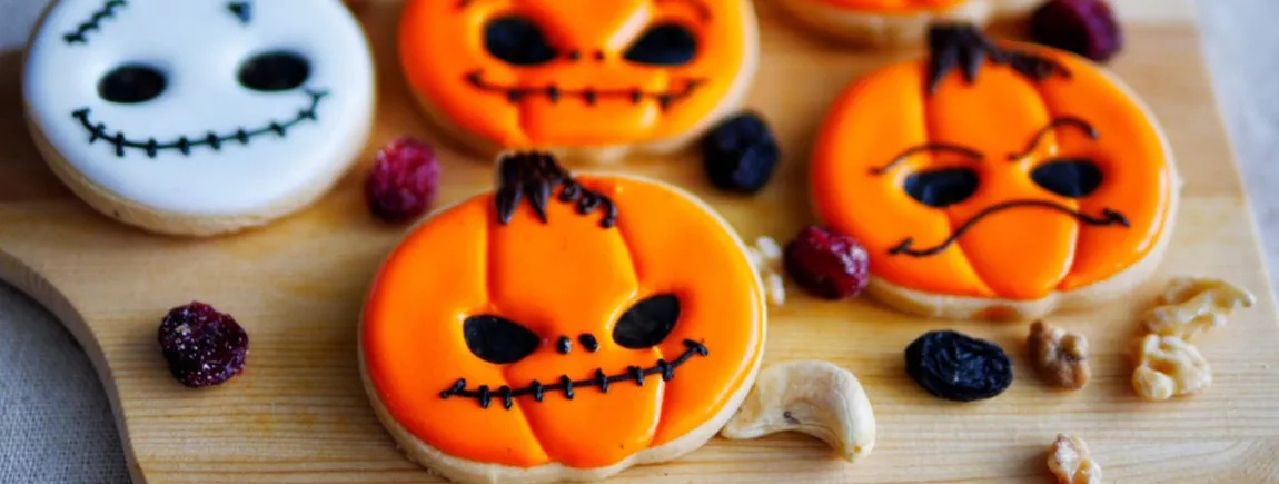 Des biscuits citrouilles et fantômes pour Halloween