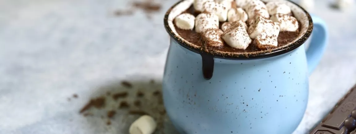 Un chocolat chaud aux mini-guimauves 