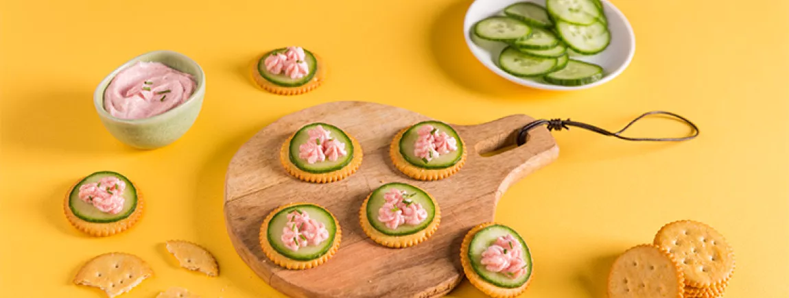 CRACKERS RITZ FAÇON BLINIS AU TARAMA CRACKERS RITZ FAÇON BLINIS AU TARAMA