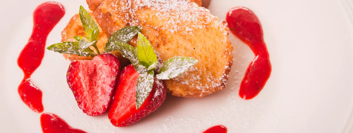 Brioche perdue aux fruits et coulis de fraises avec Heudebert®