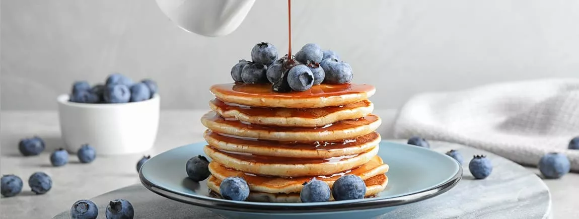Pancakes moelleux aux myrtilles et leur coulis avec Maizena ® pancakes