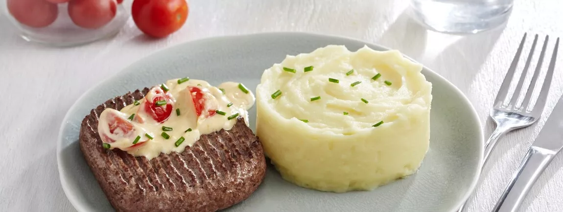 Steaks hachés sauce moutarde et sa purée de pommes de terre Steaks hachés sauce moutarde et sa purée de pommes de terre