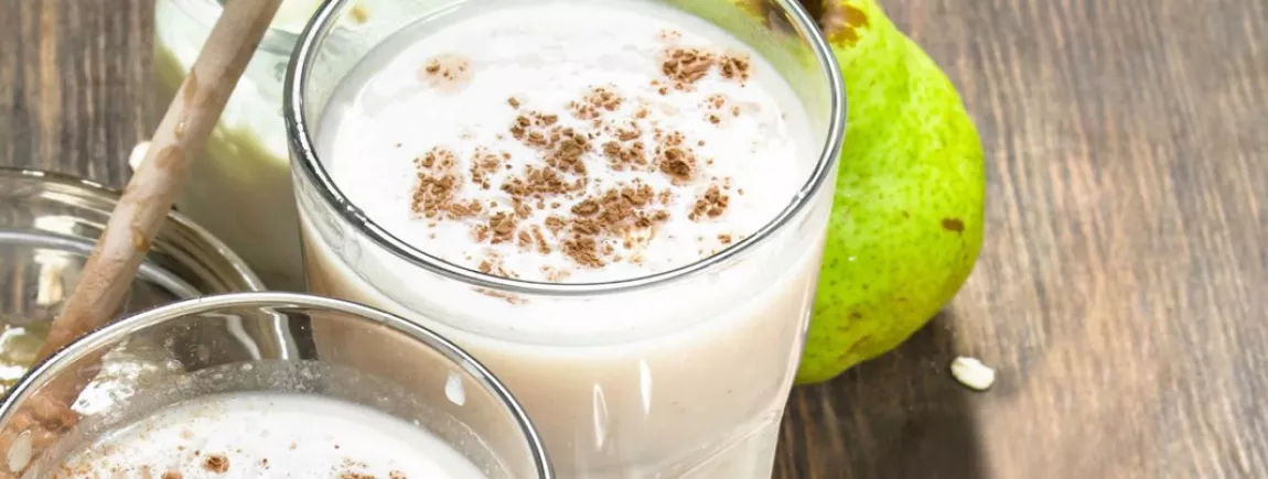 Smoothie à la poire, bouchées croquantes de belVita® Crookie Noisette