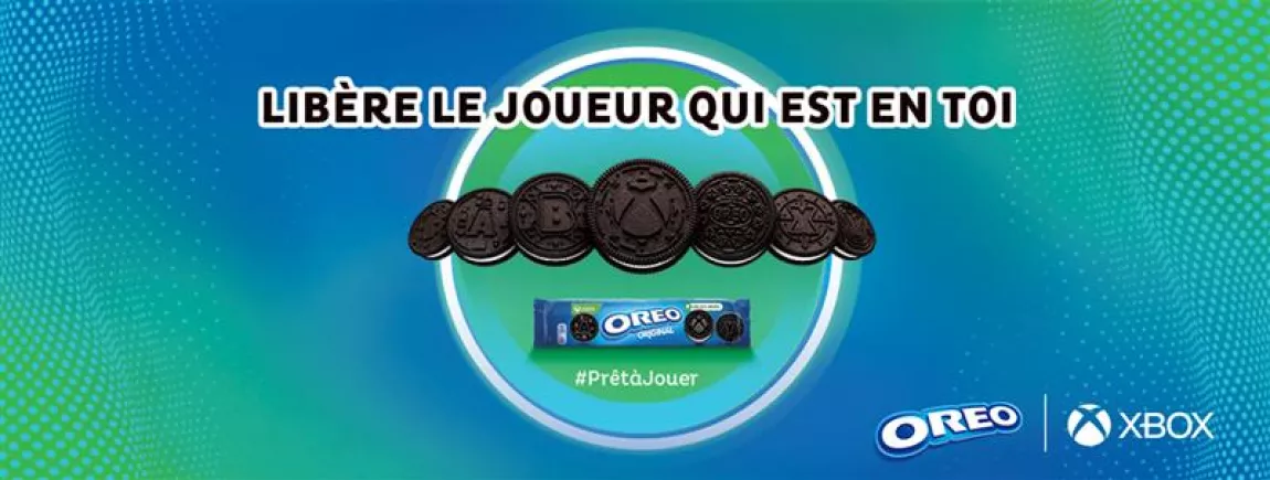 Libère ton appétit de gaming avec Oreo® et Xbox® ! 6 consoles et des cadeaux à gagner** Sur un fond bleu des biscuits Oreo