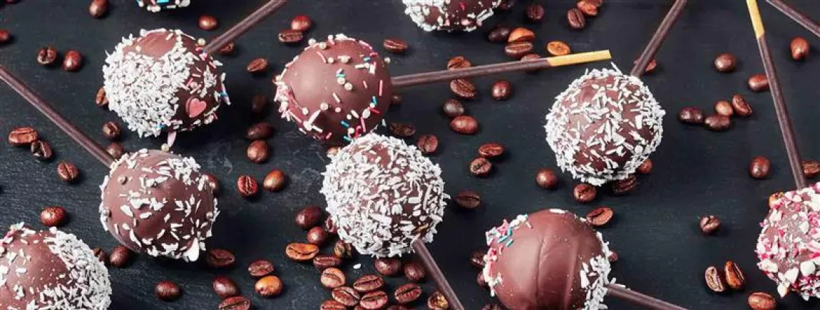 Brochettes de truffes aux trois chocolats avec Mikado ® Brochettes de truffes aux trois chocolats avec Mikado®
