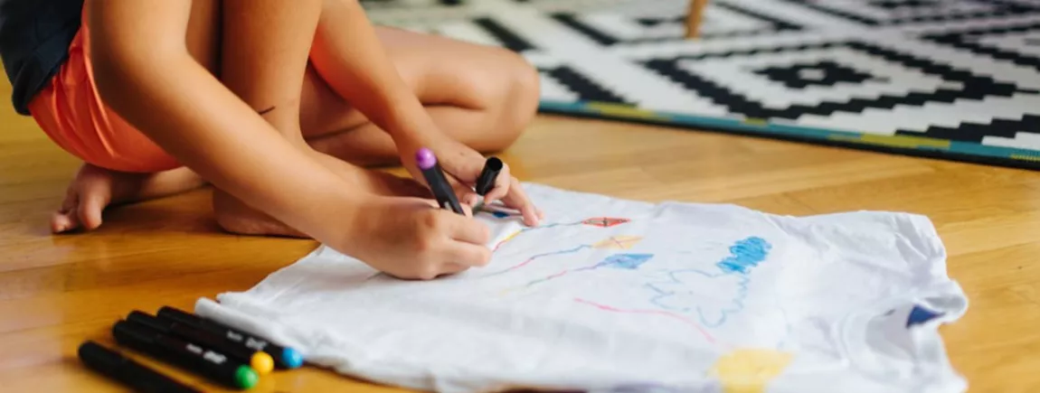 Comment enlever une tache de marqueur indélébile ou de feutre sur les vêtements ? Feutre crayons couleurs dessin