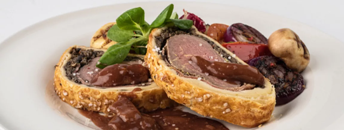 Médaillons de filet mignon en croûte avec sauce aux champignons filet mignon