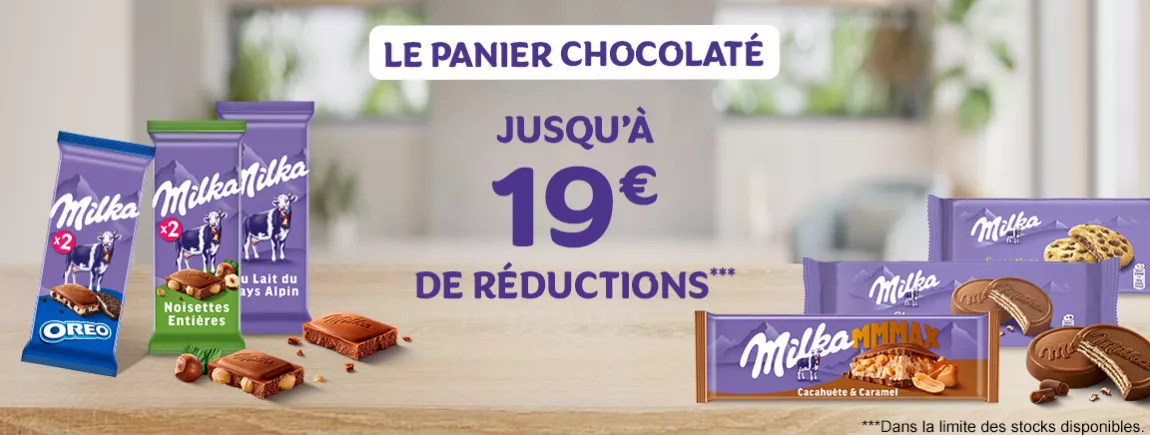Des tablettes de chocolat Milka et des biscuits sur une table