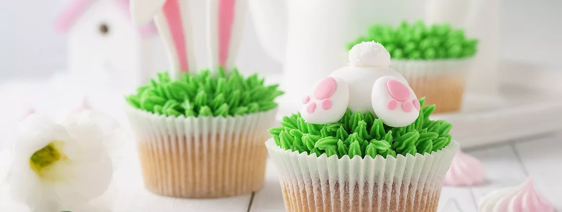 Cupcakes avec des oreilles et pattes de lapin
