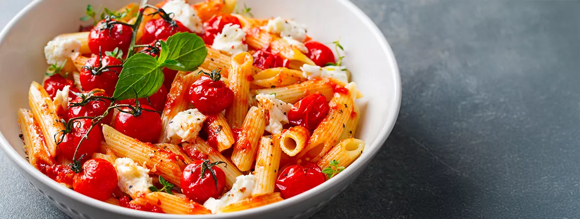 Salade de pâtes crémeuse au pesto Rosso et Philadelphia