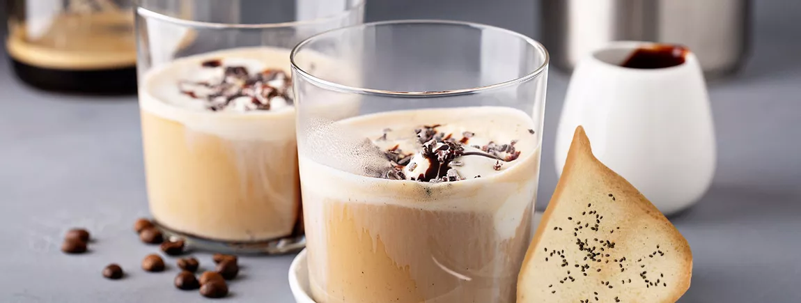 Lassi au Tassimo® Suchard® et tuiles au graines de pavot
