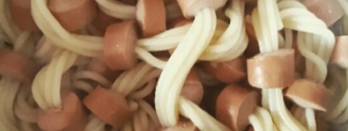 Spaghettis aux knackis ! Spaghettis aux knackis !