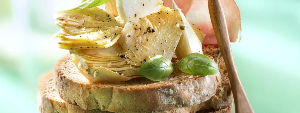 Tartines de pain grillé à l’artichaut confit avec Pelletier® Tartines de pain grillé à l’artichaut confit avec Pelletier®