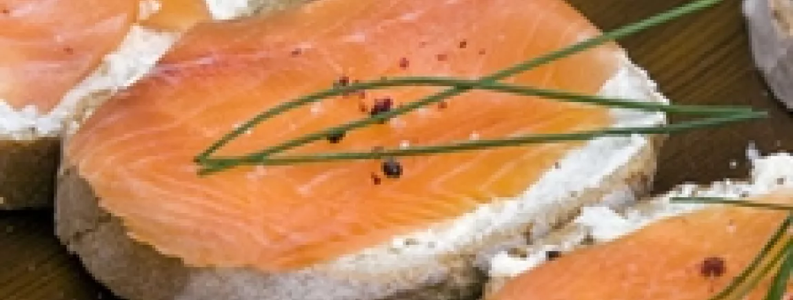 Tartine au saumon-chèvre-pomme avec Pelletier ® Tartine au saumon-chèvre-pomme avec Pelletier®