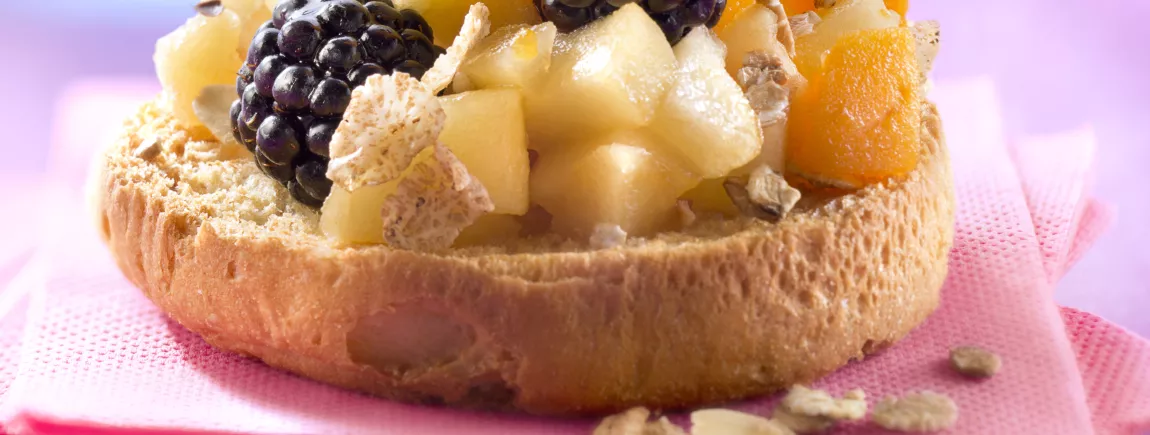 Tartine de compote pommes, abricots et mûres avec Pelletier®