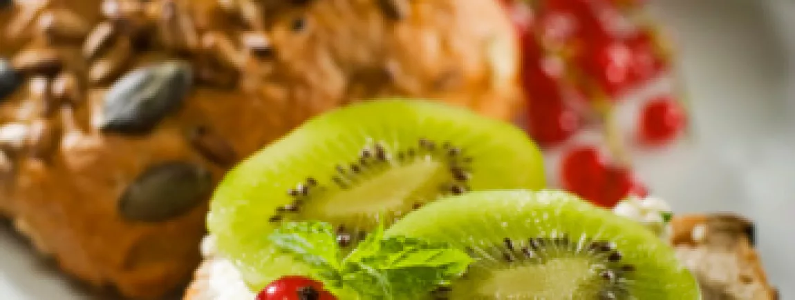 Kiwis marinés au citron vert, citronnelle et gingembre avec Pelletier® Kiwis marinés au citron vert, citronnelle et gingembre avec Pelletier®