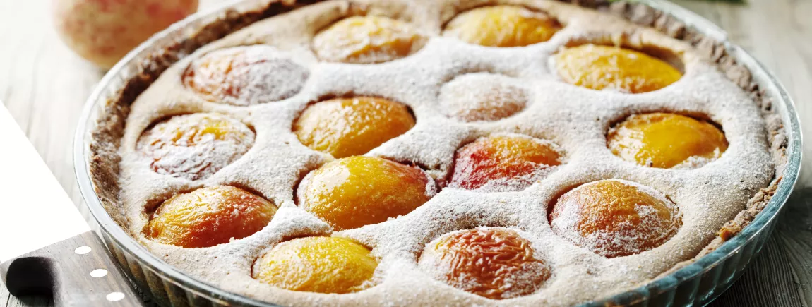 Une tarte gourmande aux pêches et à la crème d'amande Tarte aux pêches sur crème d'amandes