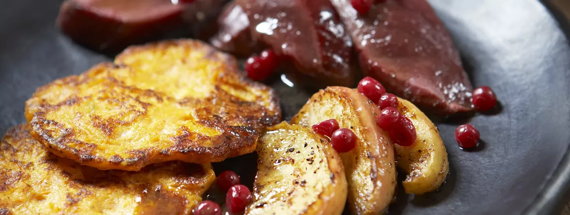 Chevreuil aux pommes et aux airelles