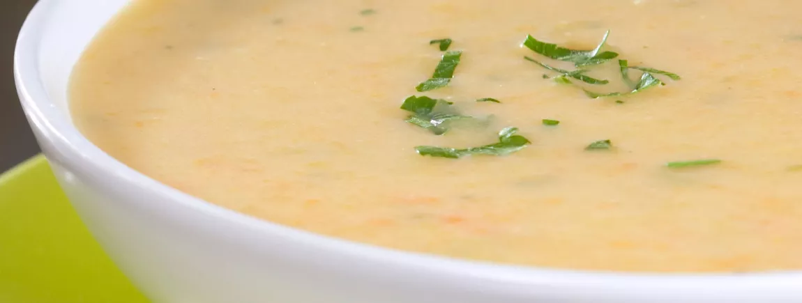 Restez au chaud avec ce velouté d'endives et de pommes de terre Velouté d’endives et de pommes de terre à la moutarde à l’ancienne avec Amora ®