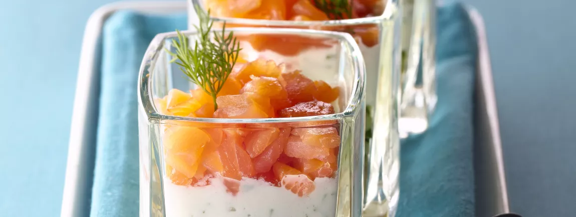 Verrine fraîcheur de saumon au fromage frais, concombre et TUC® Verrine fraîcheur de saumon au fromage frais, concombre et TUC®