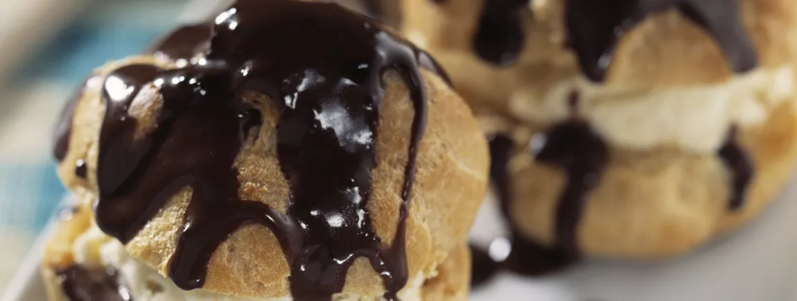 Profiteroles au chocolat et glace rhum raisin