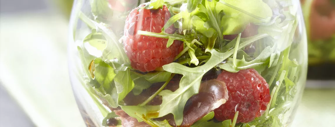 Verrine de magret fumé, roquette et framboises au vinaigre balsamique de Modène IGP MAILLE®