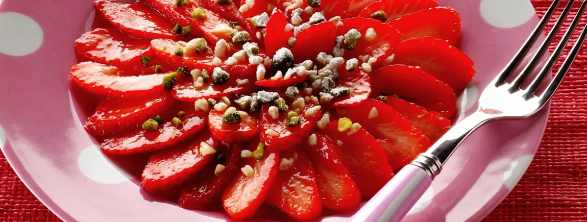 Carpaccio de fraises à la rose