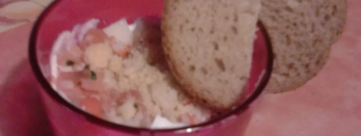 Verrines au chavroux, saumon fumé, concombre et tuc® Verrines au chavroux, saumon fumé, concombre et tuc®