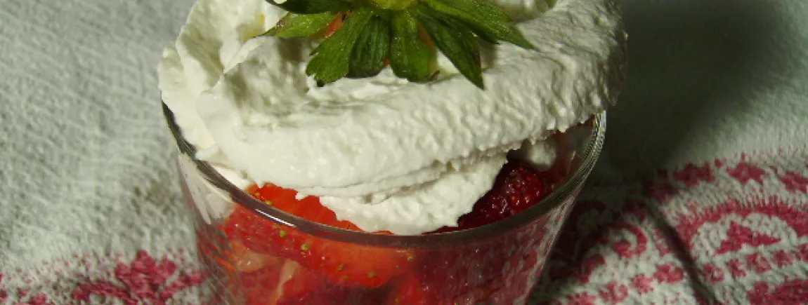 VERRINE DE FRAISES/CHANTILLY ET BASTOGNE® VERRINE DE FRAISES/CHANTILLY ET BASTOGNE®