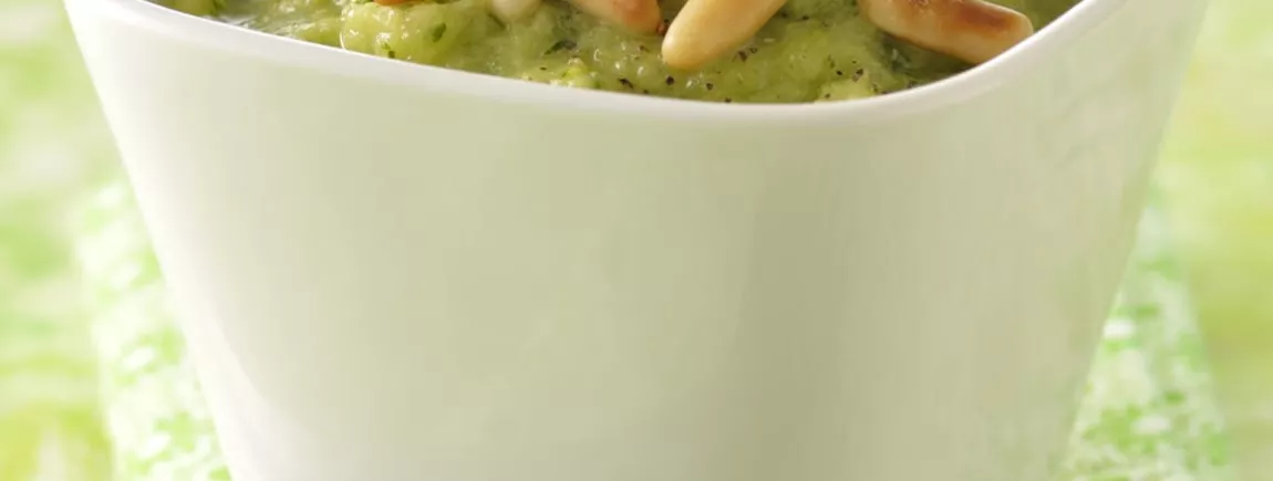 Mousse de courgettes au pesto et aux pignons