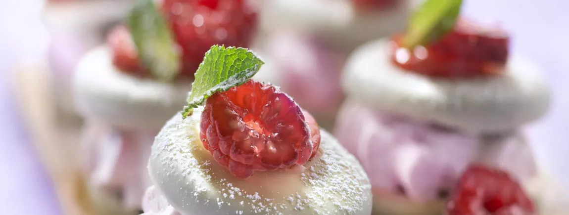 Bouchées d’Oreo® Enrobé Chocolat Blanc aux mousses de fruits rouges Bouchées d’Oreo® Enrobé Chocolat Blanc aux mousses de fruits rouges