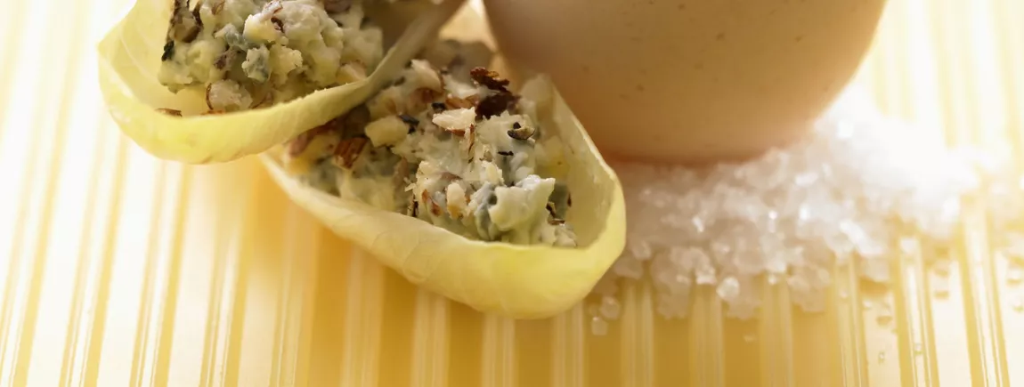 Œufs à la coque et mouillettes d’endives au bleu Œufs à la coque et mouillettes d’endives au bleu