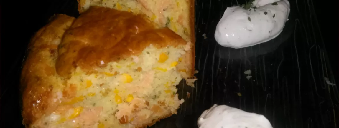 Cake au saumon fumé, mimolette et olives verte Cake au saumon fumé, mimolette et olives verte