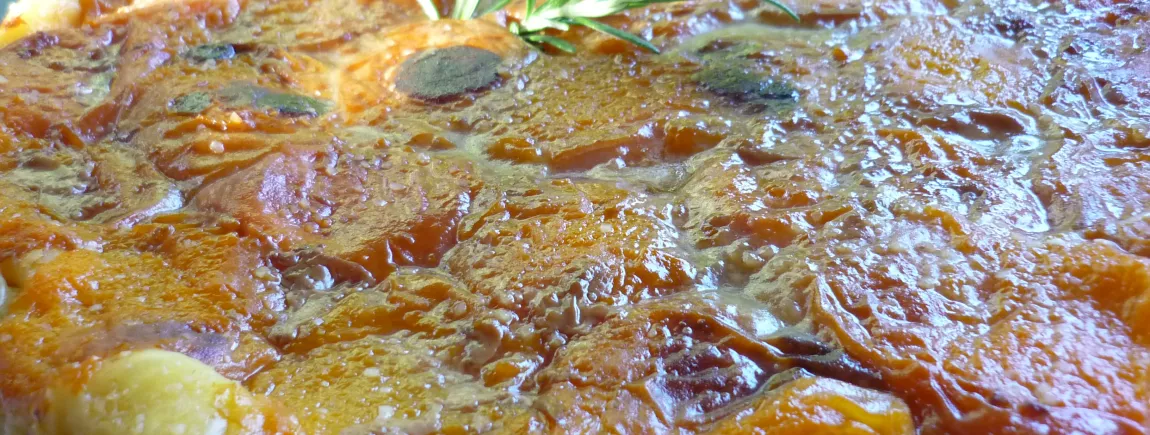 TARTE TATIN AUX ABRICOTS ET ROMARIN