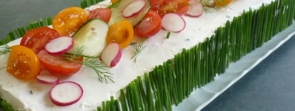SANDWICH CAKE CONCOMBRE, SAUMON, RADIS SANDWICH CAKE CONCOMBRE, SAUMON, RADIS
