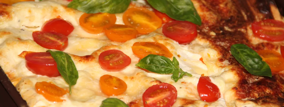 LASAGNES AU POULET ET PESTO DE TOMATES LASAGNES AU POULET ET PESTO DE TOMATES