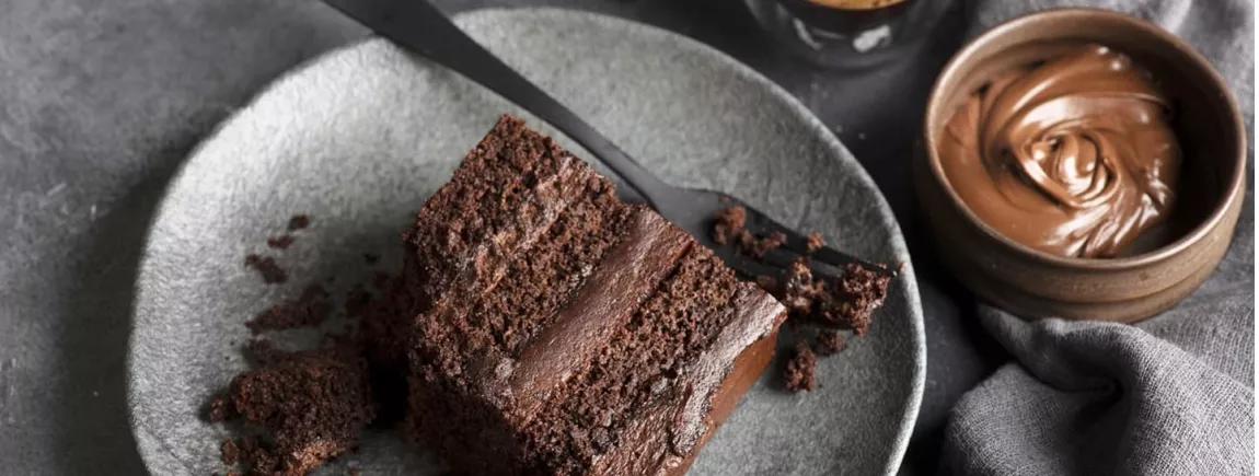Un gâteau façon mousse au chocolat Un gâteau à la mousse au chocolat